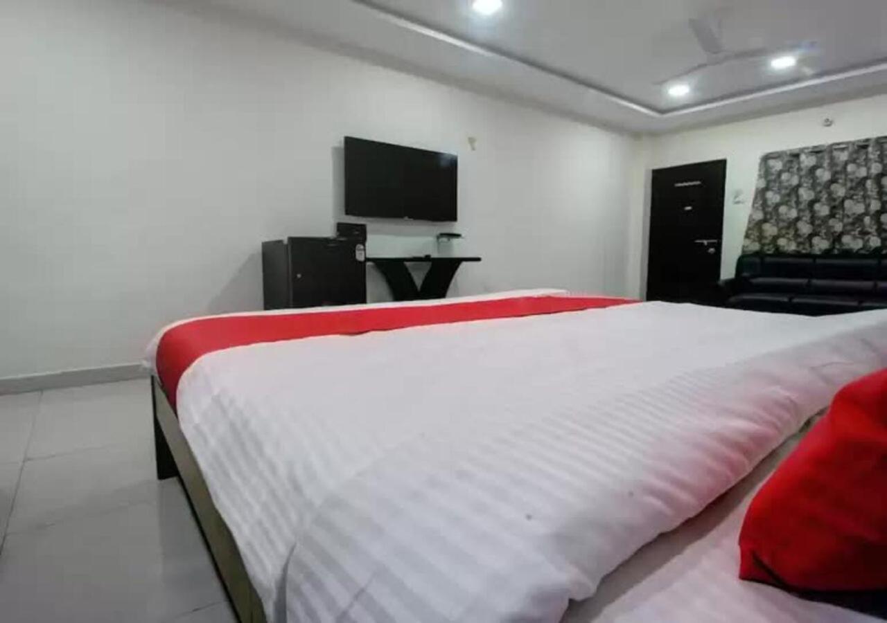 Hotel Santoshi Hometel Raichur Eksteriør billede
