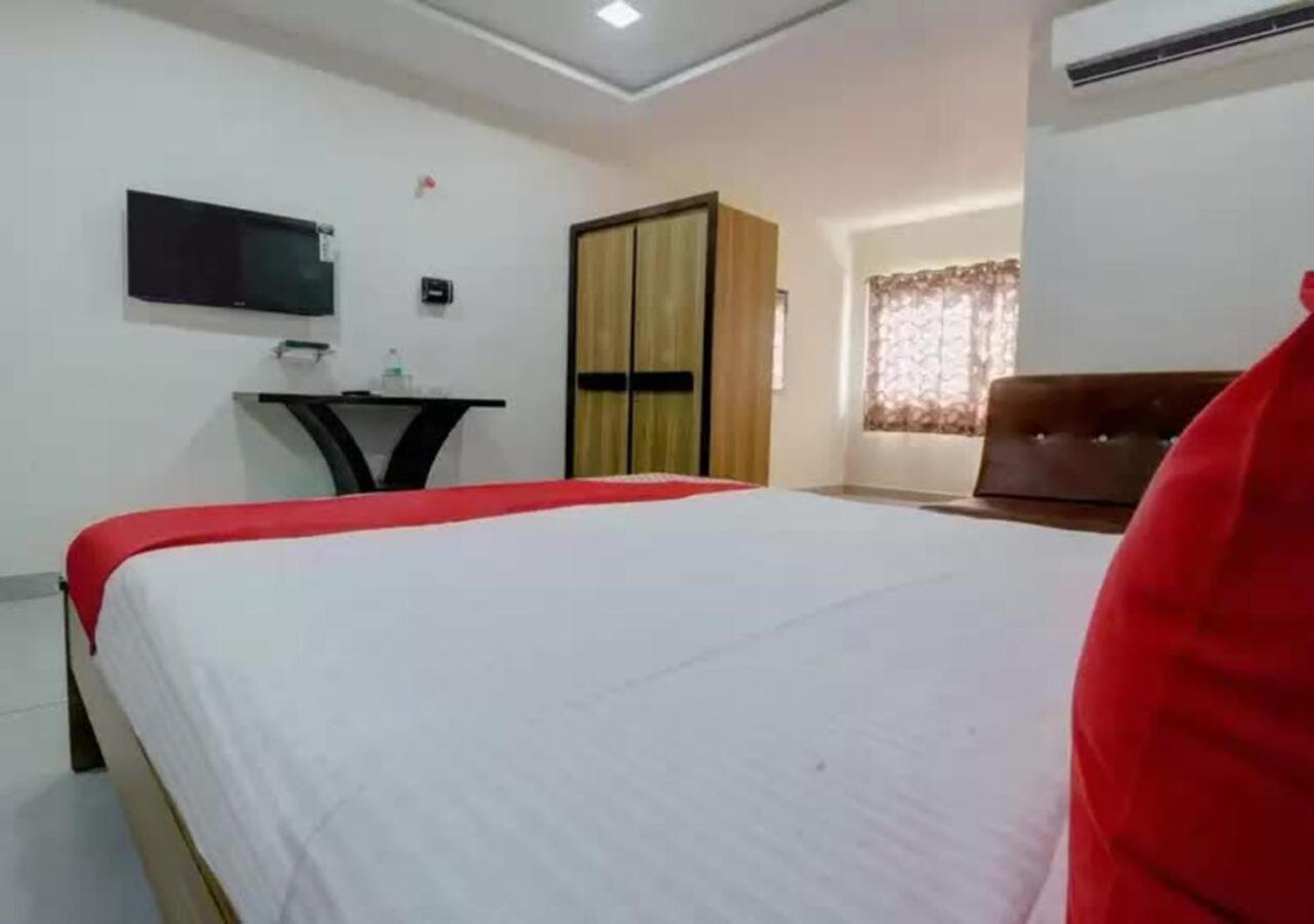 Hotel Santoshi Hometel Raichur Eksteriør billede